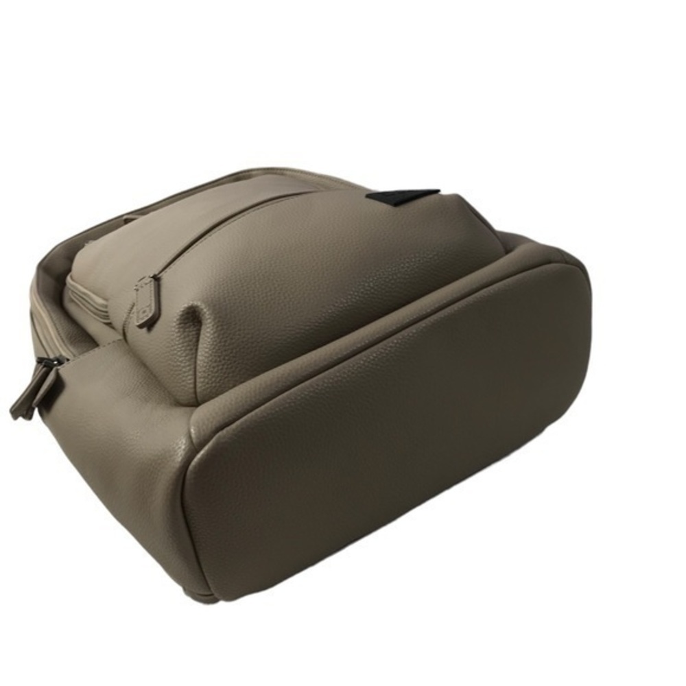 Gry Mattr by Joe Mimran Travel Essentials Backpack - Picture 8 of 9